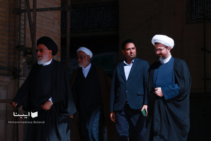 حضور مصطفی محقق داماد در نمایشگاه کتاب