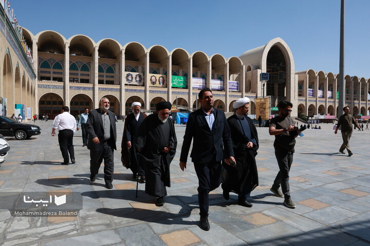 حضور مصطفی محقق داماد در نمایشگاه کتاب