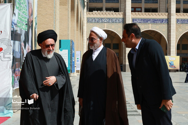 حضور مصطفی محقق داماد در نمایشگاه کتاب