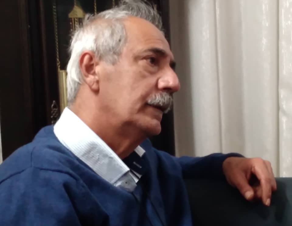 «پیچیده به بالای خود» به بازار کتاب آمد