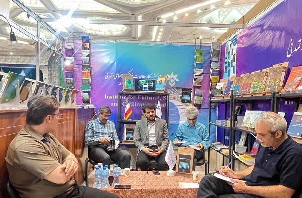 کتاب از نداشتن انسجام موضوعی، چارچوب نظری و روش رنج می‌برد