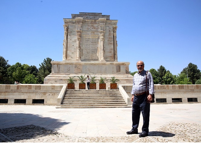 مشهد چشم‌انتظار نصب مجسمه فردوسی/ شاهنامه پژوهان درباره مکان سازه چه می‌گویند؟