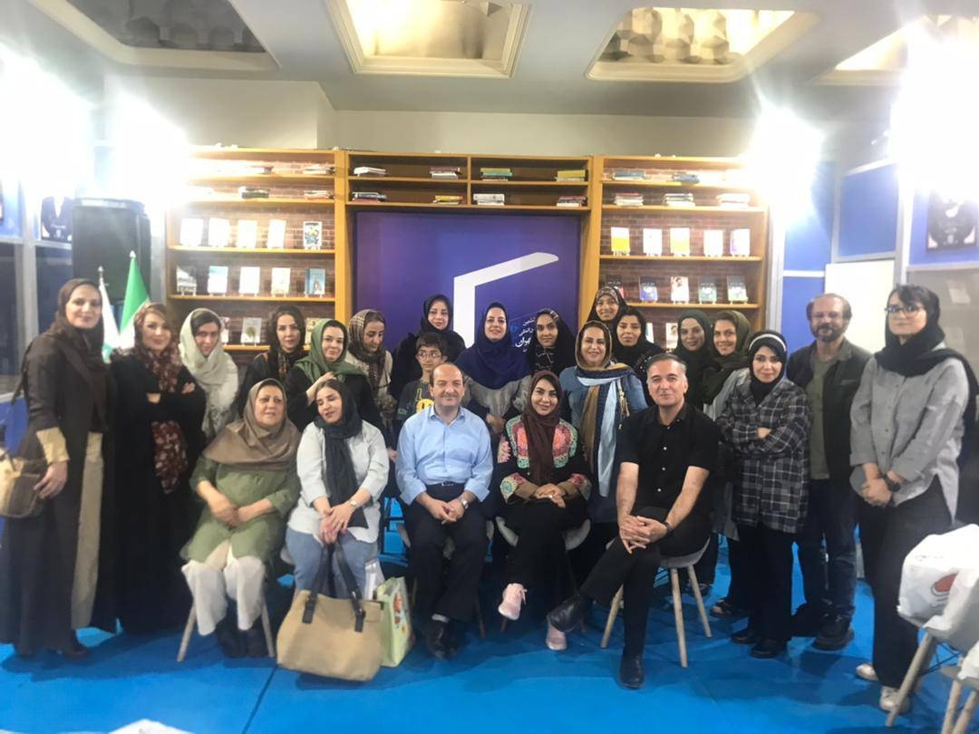 یک عصر قاصدکی در نمایشگاه کتاب