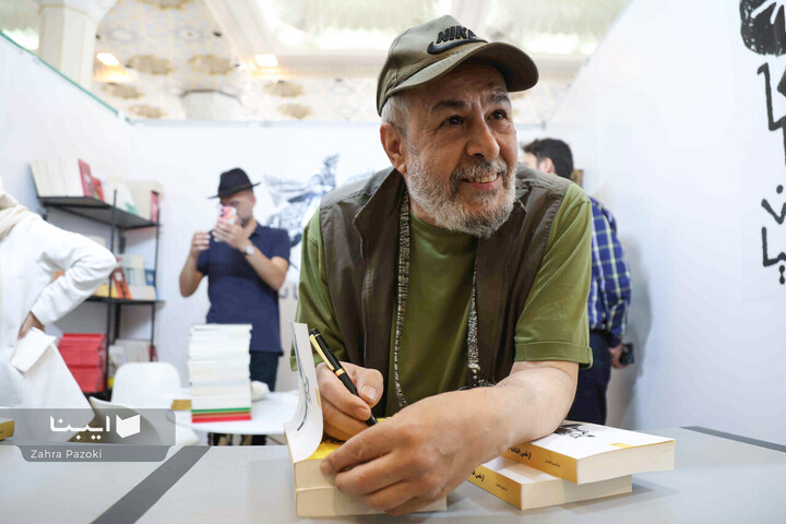 جواد خیابانی در نمایشگاه کتاب
