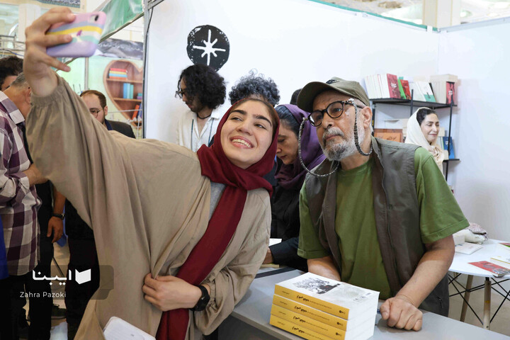 جواد خیابانی در نمایشگاه کتاب