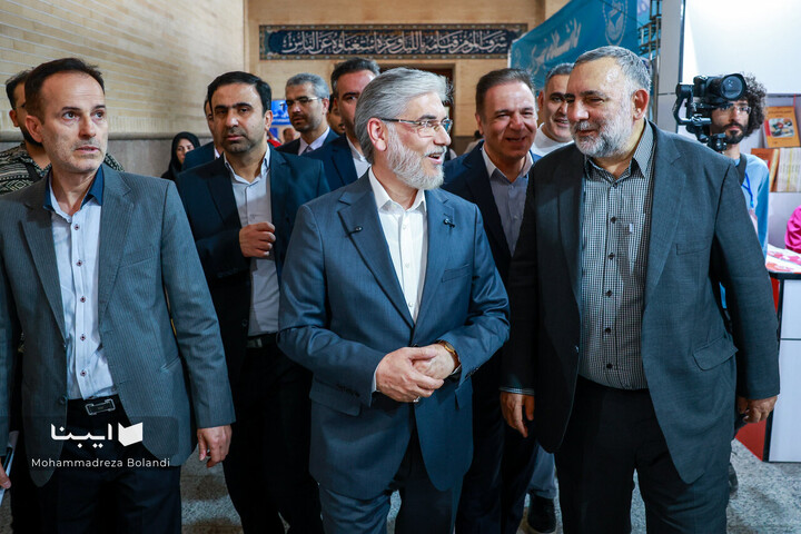 بازدید وزیر علوم، تخقیقات و فناوری از نمایشگاه کتاب