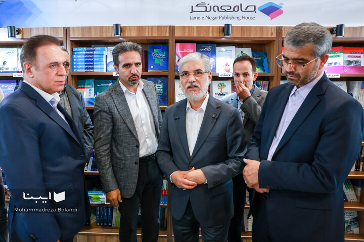 بازدید وزیر علوم، تخقیقات و فناوری از نمایشگاه کتاب