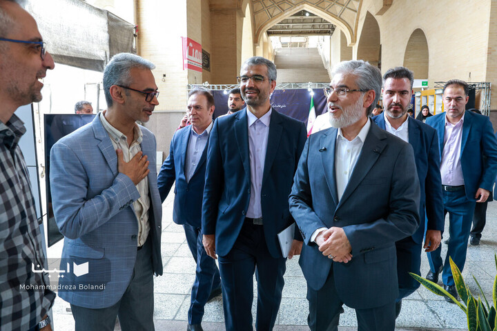 بازدید وزیر علوم، تخقیقات و فناوری از نمایشگاه کتاب