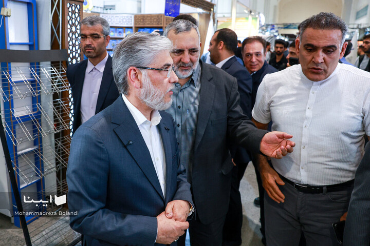 بازدید وزیر علوم، تخقیقات و فناوری از نمایشگاه کتاب