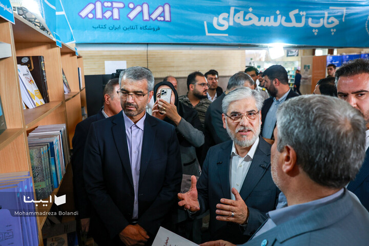 بازدید وزیر علوم، تخقیقات و فناوری از نمایشگاه کتاب