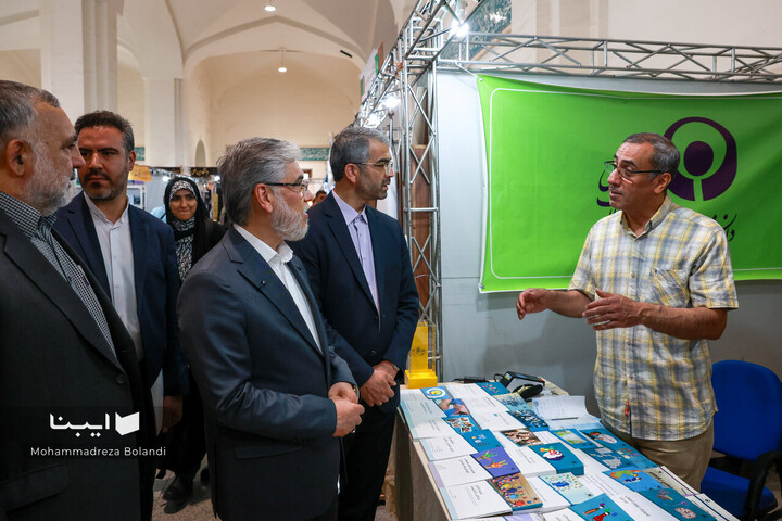 بازدید وزیر علوم، تخقیقات و فناوری از نمایشگاه کتاب