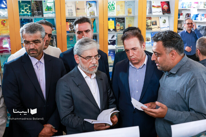 بازدید وزیر علوم، تخقیقات و فناوری از نمایشگاه کتاب