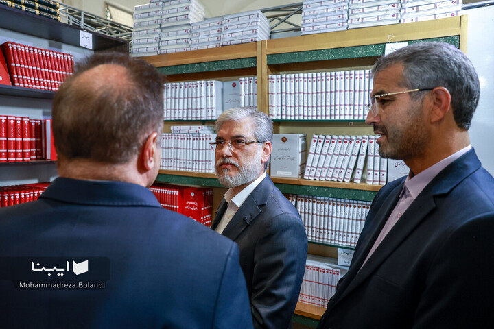 بازدید وزیر علوم، تخقیقات و فناوری از نمایشگاه کتاب