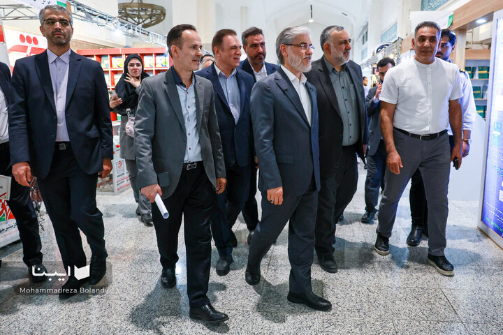 بازدید وزیر علوم، تخقیقات و فناوری از نمایشگاه کتاب
