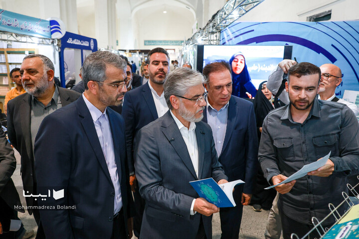 بازدید وزیر علوم، تخقیقات و فناوری از نمایشگاه کتاب