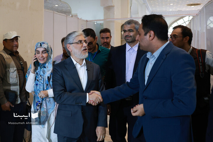 بازدید حسین سیمایی صراف وزیر علوم تحقیقات و فناوری از خبرگزاری کتاب