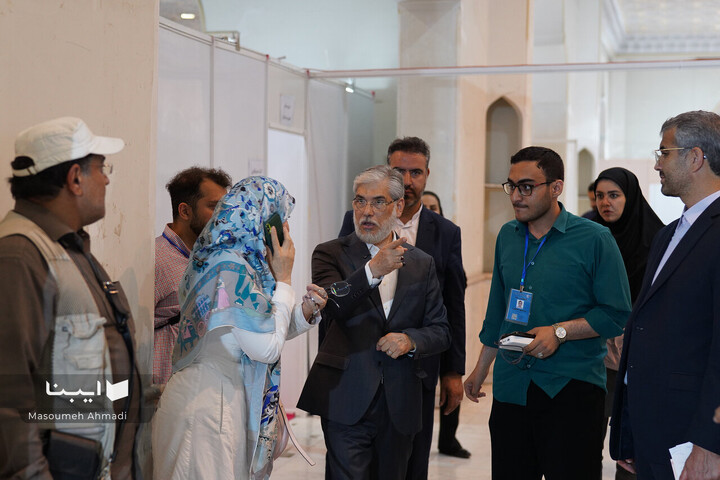 بازدید حسین سیمایی صراف وزیر علوم تحقیقات و فناوری از خبرگزاری کتاب