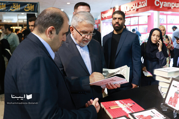 صالحی امیری در نمایشگاه کتاب