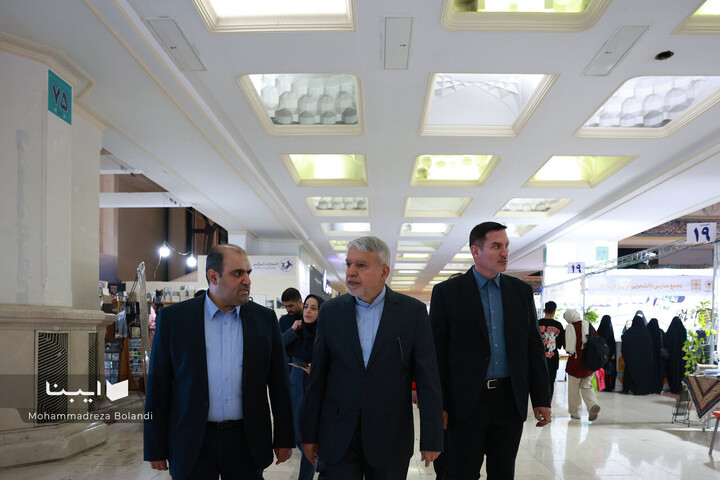 صالحی امیری در نمایشگاه کتاب