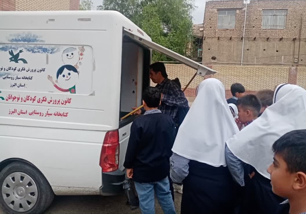 اتوبوسی از جنس قصه؛ کتابخانه سیار و جادوی کتاب در قلب روستاها
