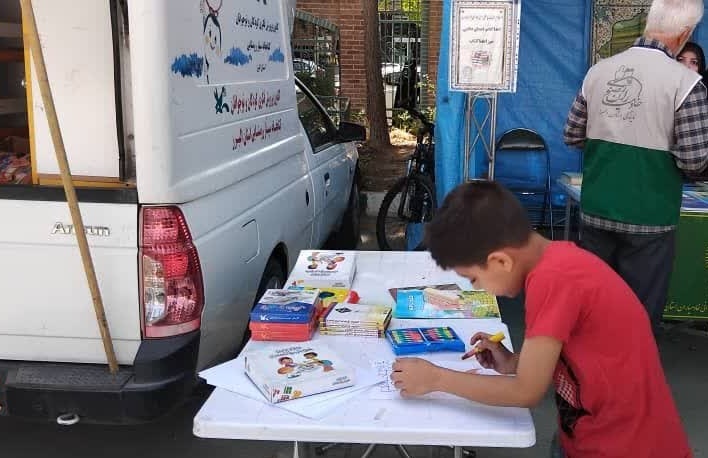 اتوبوسی از جنس قصه؛ کتابخانه سیار و جادوی کتاب در قلب روستاها