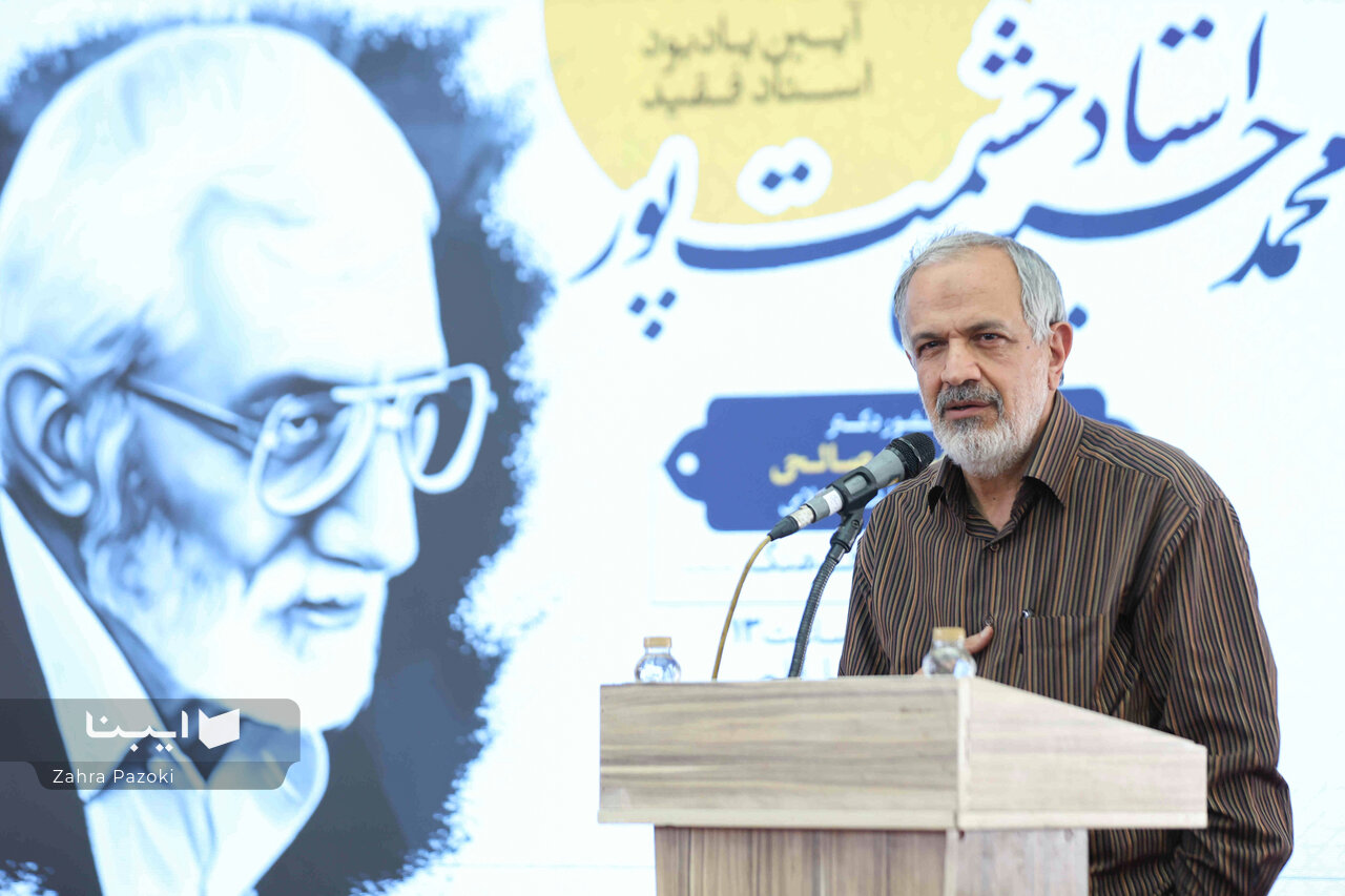 عشق به فهمیدن در تمام ابعاد زندگیاش نمایان بود