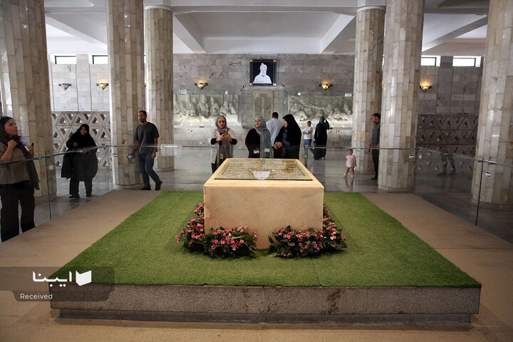 گشت‌وگذاری در آرامگاه فردوسی