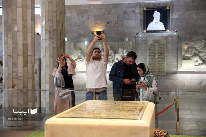 گشت‌وگذاری در آرامگاه فردوسی