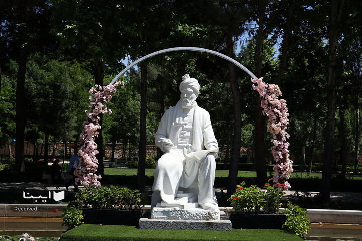 گشت‌وگذاری در آرامگاه فردوسی