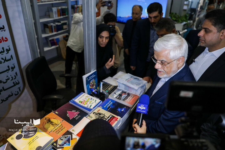 بازدید معاون اول رئیس جمهور از نمایشگاه کتاب