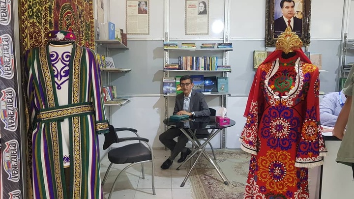 سیمین بهبهانی، سپهری، فروغ و شاملو شاعران محبوب تاجیک‌ها هستند