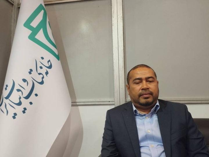 می‌خواهم شاهنامه و دیوان حافظ را ترجمه کنم