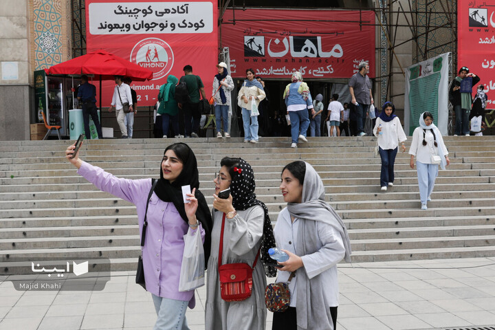 حضور مردم در نهمین روز نمایشگاه کتاب