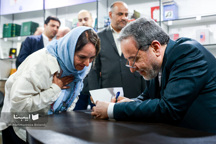 وزیر امور خارجه در نمایشگاه کتاب