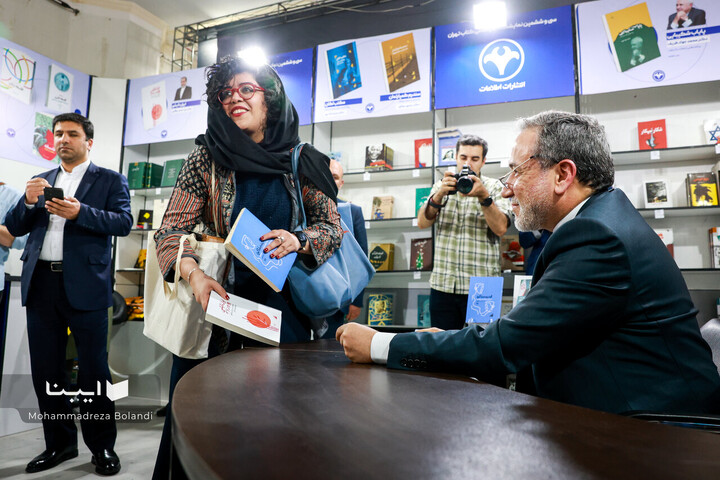 وزیر امور خارجه در نمایشگاه کتاب