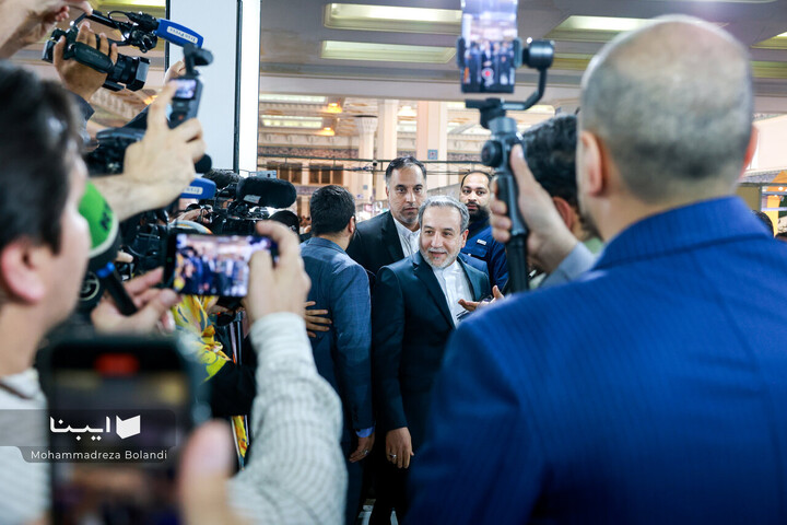 وزیر امور خارجه در نمایشگاه کتاب