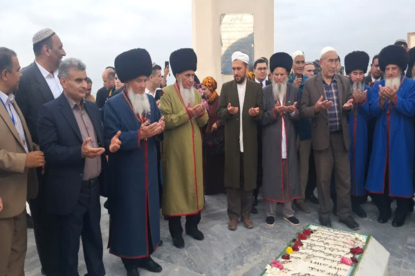 مختومقلی مُنادی وحدت و  همدلی است