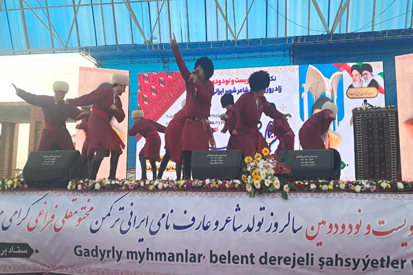 مختومقلی مُنادی وحدت و  همدلی است