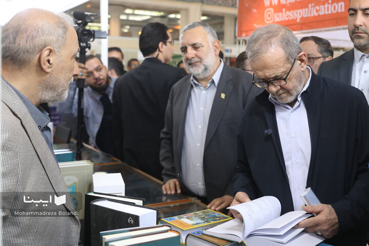 بازدید رئیس جمهور از نمایشگاه کتاب تهران