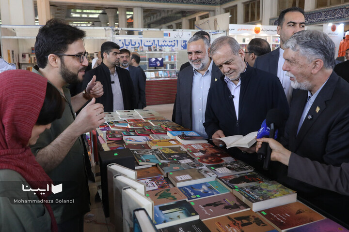 بازدید رئیس جمهور از نمایشگاه کتاب تهران