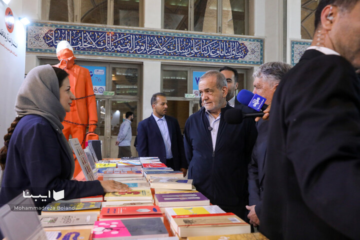 بازدید رئیس جمهور از نمایشگاه کتاب تهران