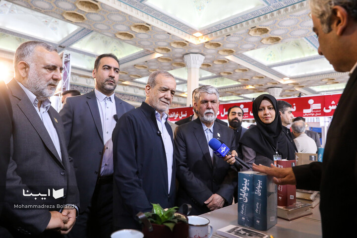 بازدید رئیس جمهور از نمایشگاه کتاب تهران