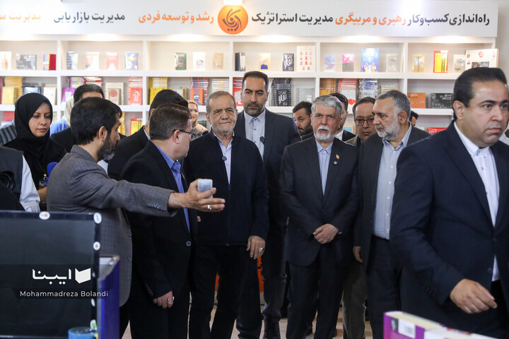 بازدید رئیس جمهور از نمایشگاه کتاب تهران