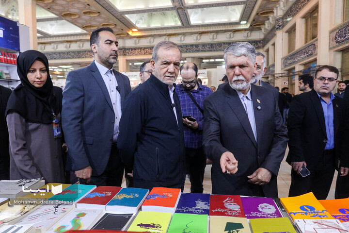 بازدید رئیس جمهور از نمایشگاه کتاب تهران