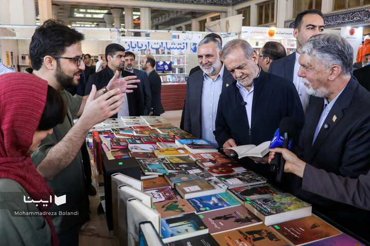 بازدید رئیس جمهور از نمایشگاه کتاب تهران