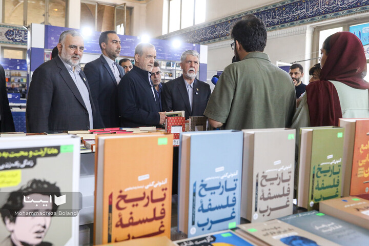 بازدید رئیس جمهور از نمایشگاه کتاب تهران