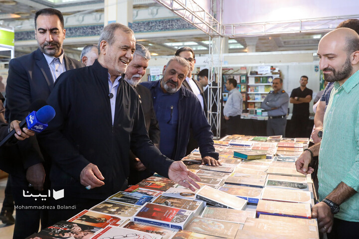 بازدید رئیس جمهور از نمایشگاه کتاب تهران
