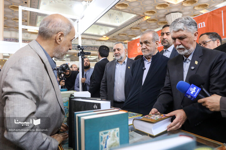 بازدید رئیس جمهور از نمایشگاه کتاب تهران