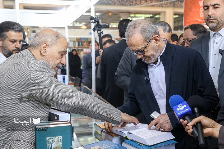 بازدید رئیس جمهور از نمایشگاه کتاب تهران