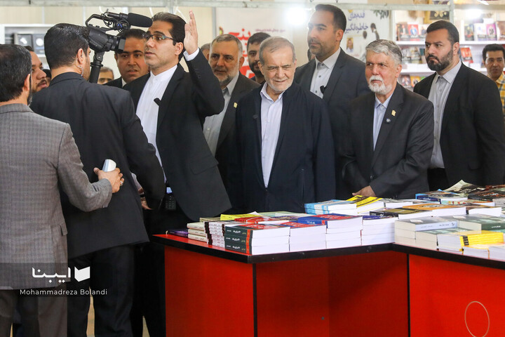 بازدید رئیس جمهور از نمایشگاه کتاب تهران